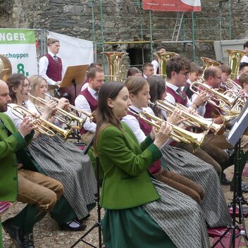 Konzert des Musikvereins Anger bei der Burgruine Waxenegg in der Oststeiermark | ©  Oststeiermark Tourismus | Anneliese Grabenhofer