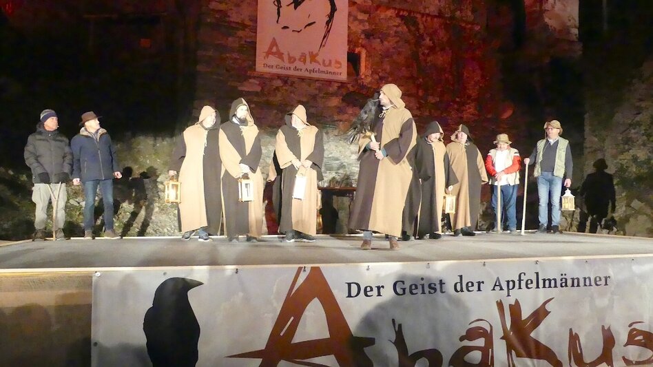 Abakuspräsentation auf der Ruine Waxenegg in der Oststeiermark | ©  Oststeiermark Tourismus | Erich Brandl