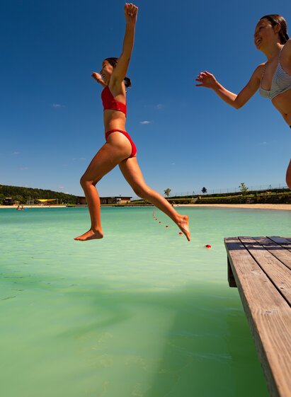 Jump into the swimming lake Greinbach