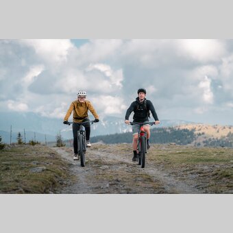 Mountainbiken auf den steirischen Wexl Trails in der Oststeiermark | © Wexl Trails | Roastmedia