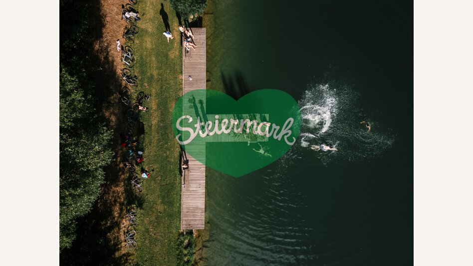 Radfahrer beim Freizeitsee Mönichwald in der Oststeiermark | ©  Oststeiermark Tourismus | Christoph Lukas