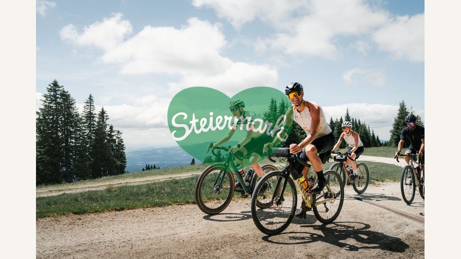 Gravelbiker auf dem Weg zum Hochwechsel in der Oststeiermark | © Oststeiermark Tourismus | Christoph Lukas