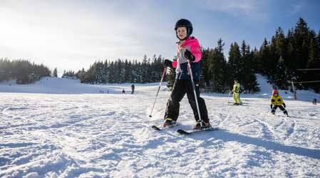 Kind beim Skifahren im Schneeland Wenigzell in der Oststeiermark | © TV Oststeiermark | Klaus Ranger