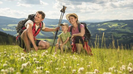 Wandern mit der ganzen Familie im Joglland in der Oststeiermark  | © TV Oststeiermark | Bernhard Bergmann