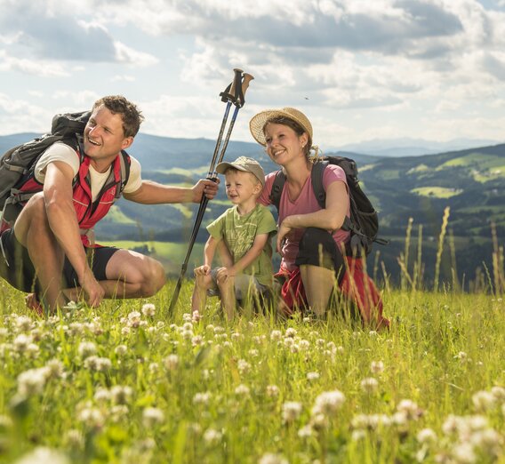 Wandern mit der ganzen Familie im Joglland in der Oststeiermark  | © TV Oststeiermark | Bernhard Bergmann