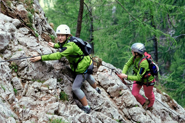 Climbing on the Franz Scheikl via ferrata in the Almenland Nature Park in Eastern Styria | © TV Oststeiermark | Heinz Toperczer