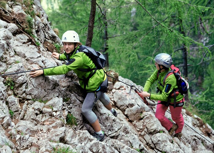 Climbing on the Franz Scheikl via ferrata in the Almenland Nature Park in Eastern Styria | © TV Oststeiermark | Heinz Toperczer
