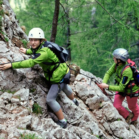 Klettern am Franz Scheikl Klettersteig im Naturpark Almenland in der Oststeiermark | © TV Oststeiermark | Heinz Toperczer