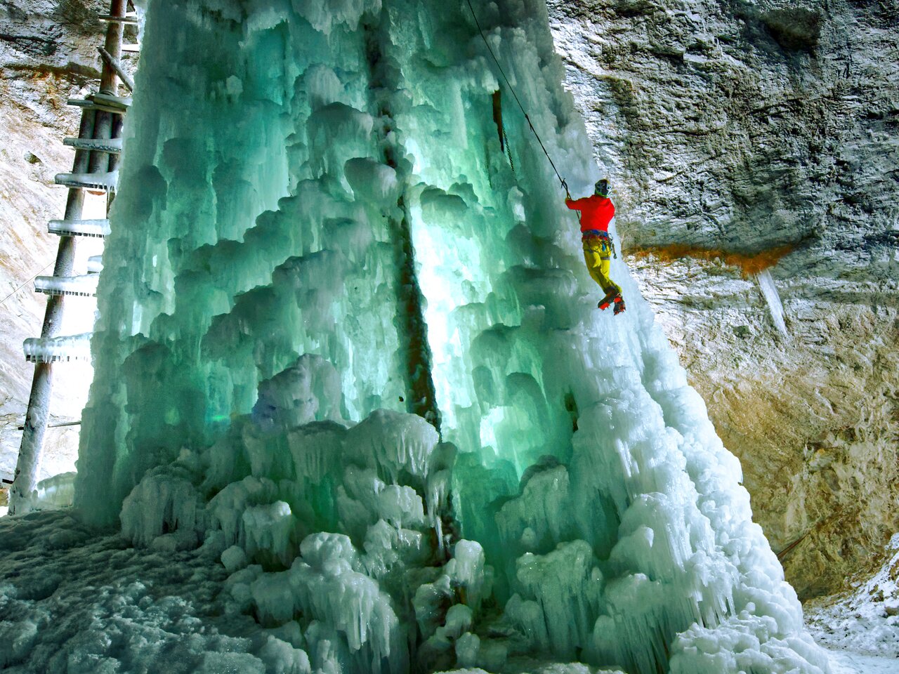 Eisklettern im Naturpark Almenland in der Oststeiermark