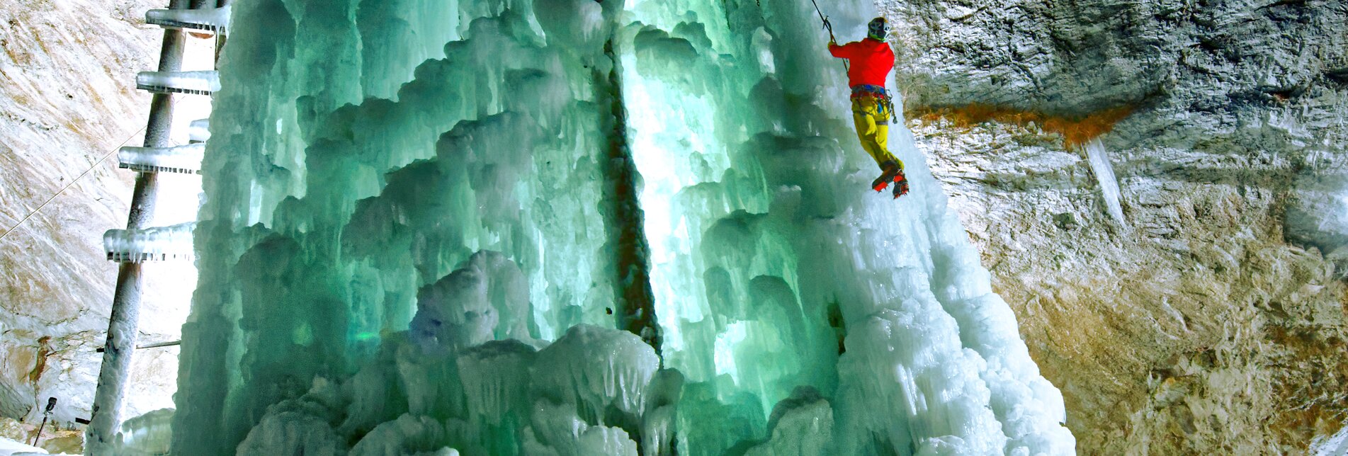 Ice climbing in the Almenland Nature Park in the Eastern Styria | © TV Oststeiermark | Heinz Toperczer