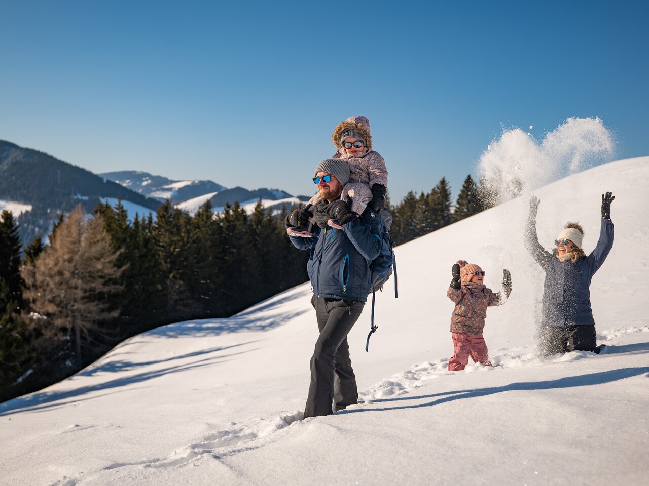 Winterwanderung mit der ganzen Familie durch die Oststeiermark