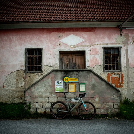 Gravel Bike beim Weiglhof Kreuzwirt in Miesenbach bei Birkfeld | © TV Oststeiermark | Martin Granadia