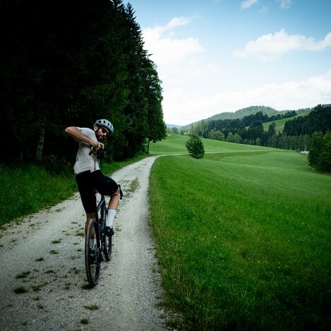 Gravel Biken mit Kamera im Joglland in der Oststeiermark | © TV Oststeiermark | Martin Granadia