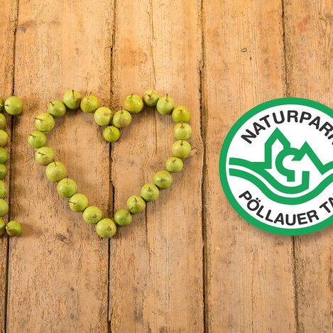 Hirschbirnen und das Logo des Naturparks Pöllauer Tal | © TV Oststeiermark | Helmut Schweighhofer