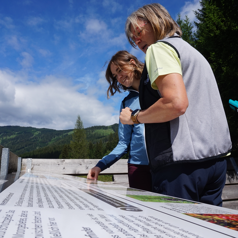 Schautafeln bei der Naturpark Almenland Führung | ©  Oststeiermark Tourismus | Chiara Raith