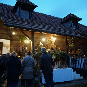 Stand mit Kräutern Joglland Advent gspian im Freilichtmuseum Vorau | ©  Oststeiermark Tourismus | Jasmin Perhofer