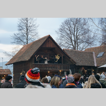Vorauer Weisenbläser beim Joglland Advent g'spian im Freilichtmuseum Vorau | ©  Oststeiermark Tourismus | Jasmin Perhofer