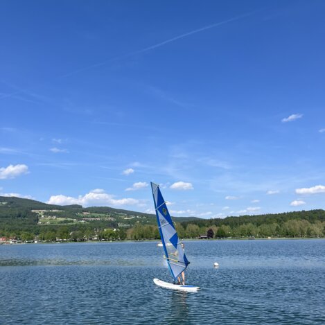 Windsurfen beim Summer-Opening am Stubenbergsee | ©  Oststeiermark Tourismus | Chiara Gölles