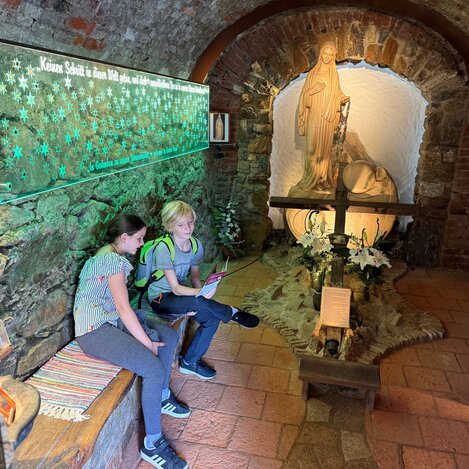 Friedensgrotte Innenbereich | © 
Oststeiermark Tourismus | Nina Ressel