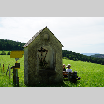Anna und Herti beim 1000 Meter Materl in St. Jakob am Walde | © Oststeiermark Tourismus | Jasmin Perhofer