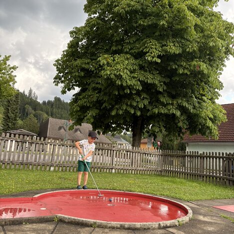 Minigolf spielen bei der Anlage in Ratten | © 
Oststeiermark Tourismus | Patricia Kamper