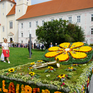 Blumenwägen beim Blumenkorso in Vorau | ©  Oststeiermark Tourismus | Jasmin Perhofer
