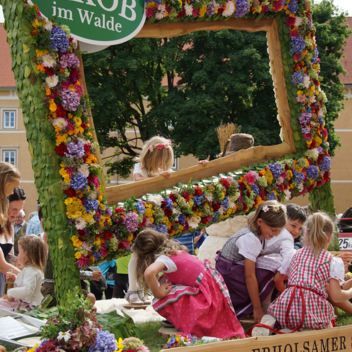 Blumenwägen beim Blumenkorso in Vorau | ©  Oststeiermark Tourismus | Jasmin Perhofer