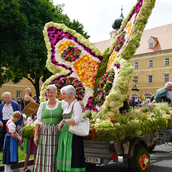 Blumenwägen beim Blumenkorso in Vorau | © Oststeiermark Tourismus | Jasmin Perhofer