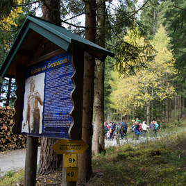 Informationstafel entlang des Kultwegs in Miesenbach bei Birkfeld