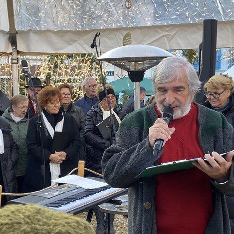Peter Gerstmann moderiert die Volkskultur beim Gleisdorfer Advent | © 
Oststeiermark Tourismus | Stadtgemeinde Gleisdorf