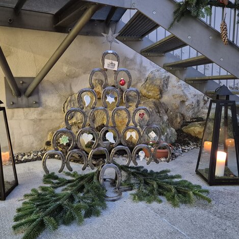 Weihnachtlich geschmückter Eingangsbereich beim Museum | © 
Oststeiermark Tourismus | Claudia Prokop