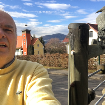 Sepp mit Rabe | © Oststeiermark Tourimus | Josef Hirt