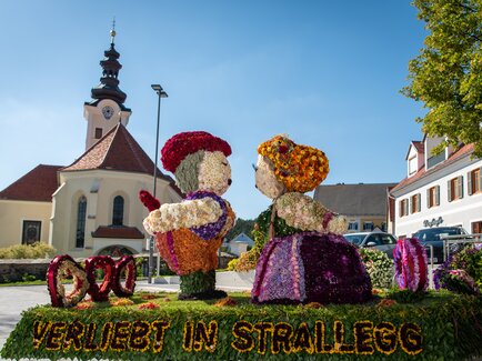 Flower float of the Styrian Flower Route flower parade