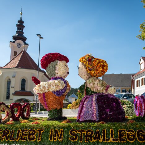 Blumenwagen des Blumenkorsos der Steirischen Blumenstraße | © Oststeiermark Tourismus | Kurt Elmleitner