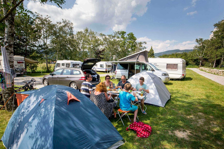 Lunch at the campsite in Eastern Styria | © Camping Steinmann | Tom Lamm