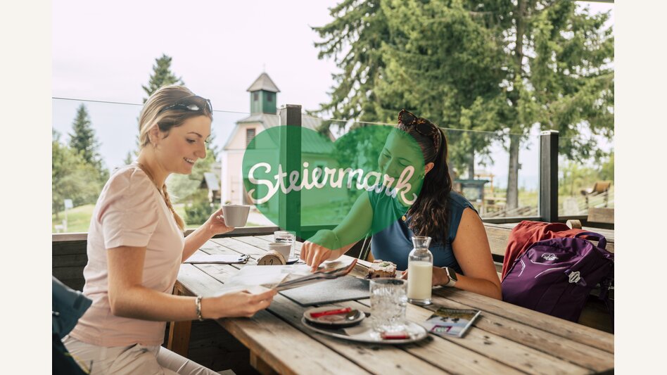 Kaffee und Kuchen bei der Wildwiesenhütte | ©  Oststeiermark Tourismus |  Bernhard Bergmann