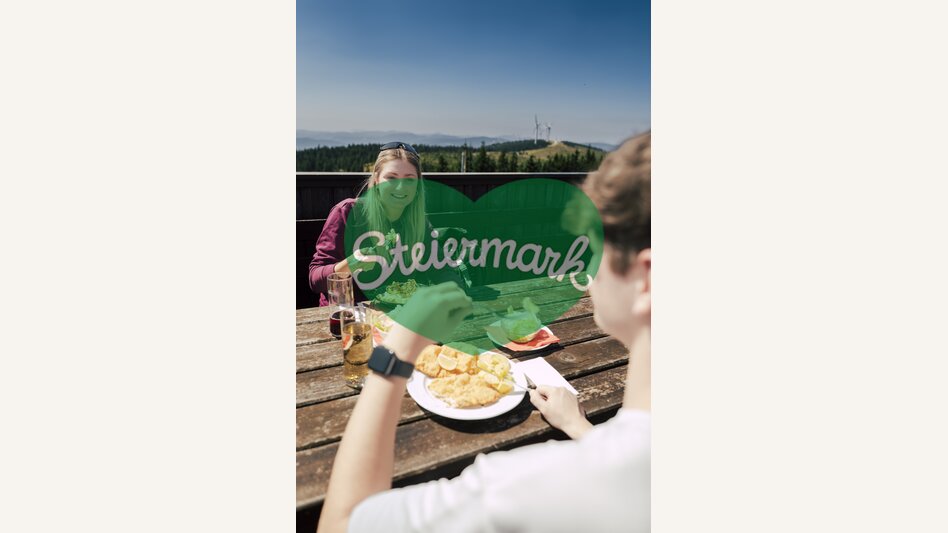 Kulinarik beim Roseggerhaus auf der Pretul | ©  Oststeiermark Tourismus |  Bernhard Bergmann