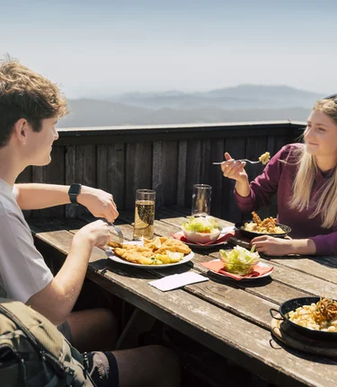 Kulinarik beim Roseggerhaus auf der Pretul | ©  Oststeiermark Tourismus |  Bernhard Bergmann