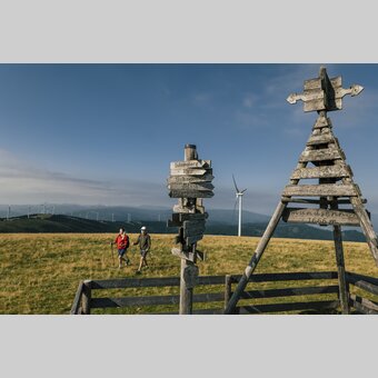 Wanderer bei der Amundsenhöhe auf der Pretul | © 
Oststeiermark Tourismus |  Bernhard Bergmann