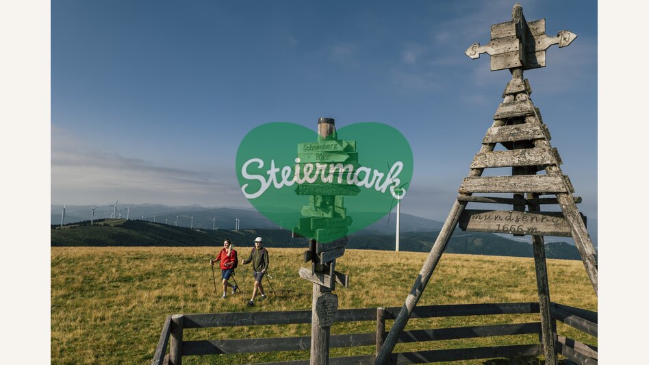 Wanderer bei der Amundsenhöhe auf der Pretul | © 
Oststeiermark Tourismus |  Bernhard Bergmann