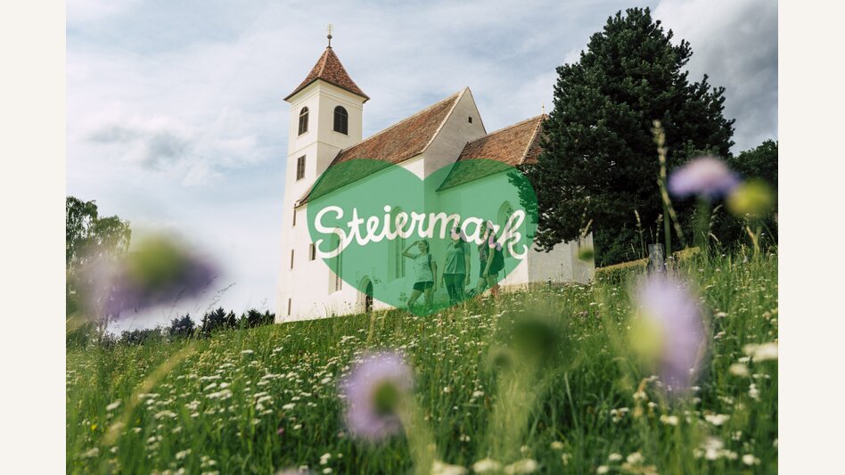 Wandern bei  der Kirche St. Anna in der Oststeiermark | © Oststeiermark Tourismus, Tom Lamm |  Bernhard Bergmann