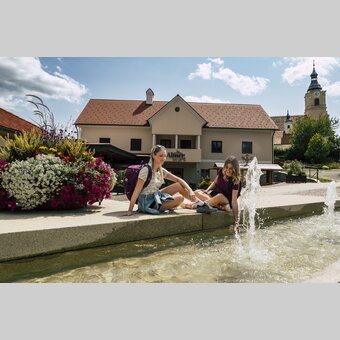 Brunnen vorm Almer Wirt im Pöllauer Tal | © Oststeiermark Tourismus |  Bernhard Bergmann