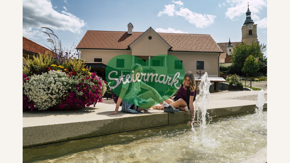 Brunnen vorm Almer Wirt im Pöllauer Tal | © Oststeiermark Tourismus |  Bernhard Bergmann