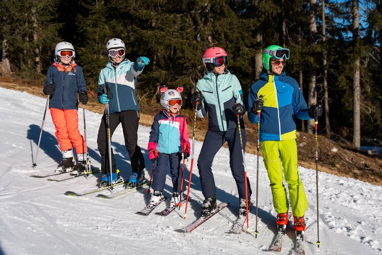 Familie auf der Piste in der Oststeiermark | ©  Oststeiermark Tourismus | Cian J. Baumgartner