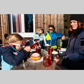 Hüttengaudi bei der Sonnenhütte in Hauereck | © 
Oststeiermark Tourismus | Cian J Baumgartner