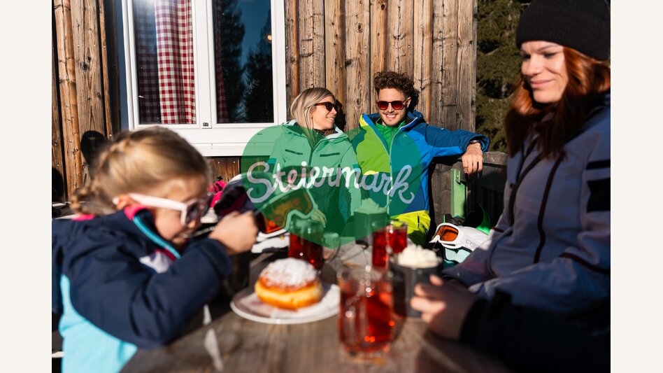 Hüttengaudi bei der Sonnenhütte in Hauereck | © 
Oststeiermark Tourismus | Cian J Baumgartner
