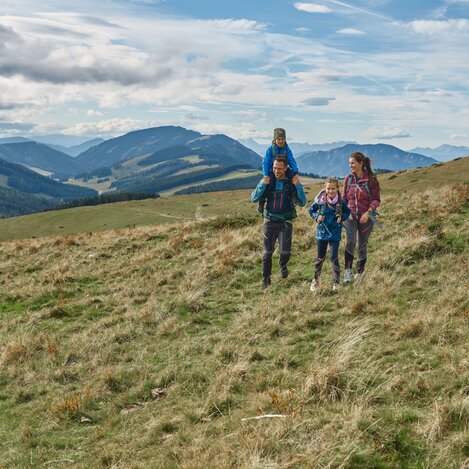 Wandern mit der Familie im Almenland | ©  Oststeiermark Tourismus | Markus Lang-Bichl