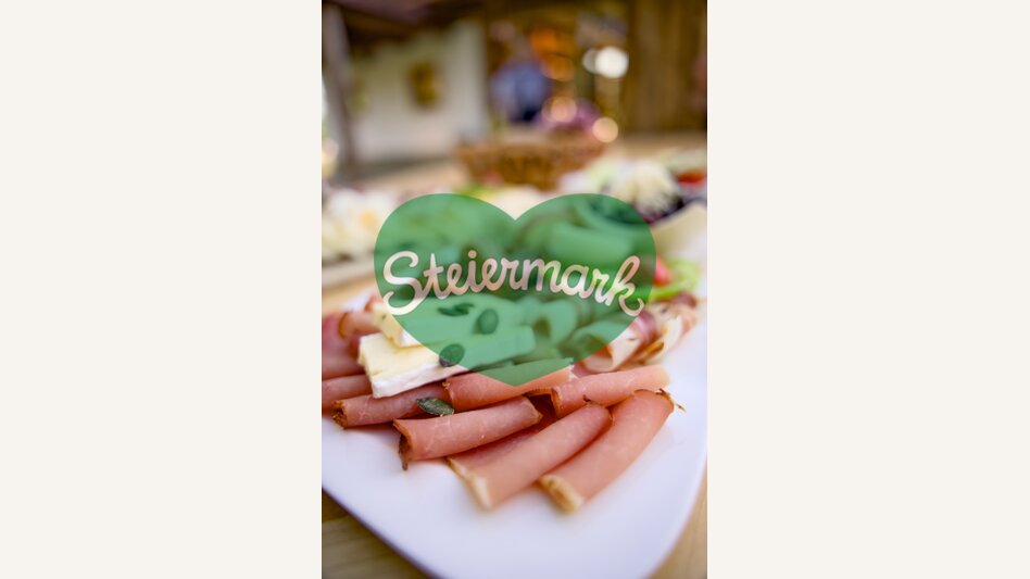 Buschenschankjause im Naturpark Pöllauer Tal in der Oststeiermark | ©  Oststeiermark Tourismus | Motion Manager
