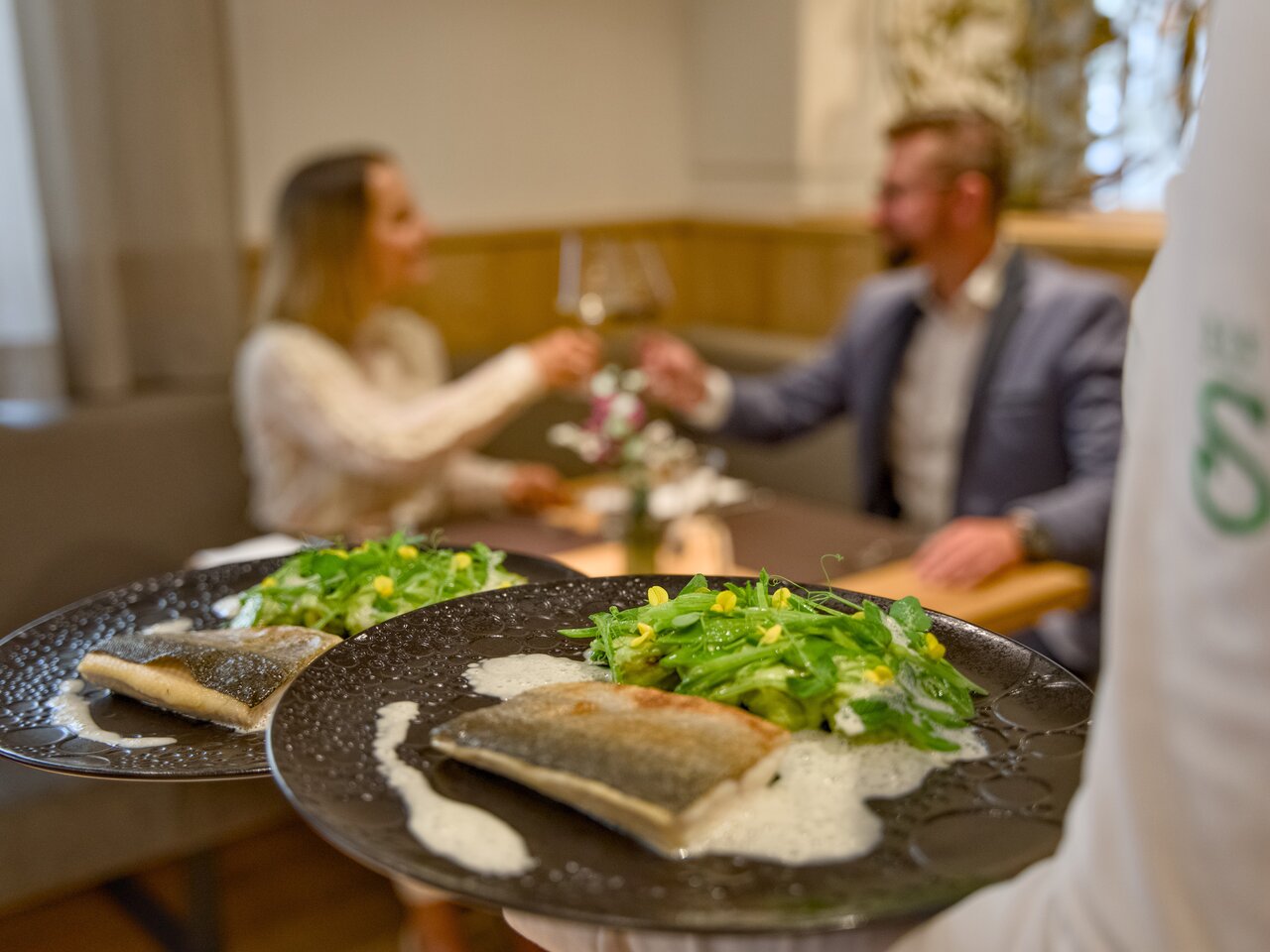 Fisch servieren im Almenland in der Oststeiermark