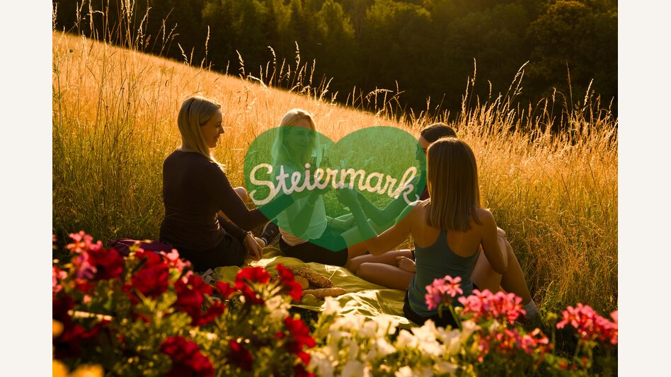 Wanderpicknick am Pöllauberg im Naturpark Pöllauer Tal in der Oststeiermark | ©  Oststeiermark Tourismus | Motion Manager